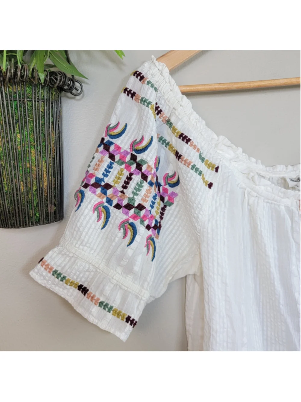 Akemi + Kin 2 Anthropologie Pajaro Embroidered Blouse Off Shoulder Short Sleeve